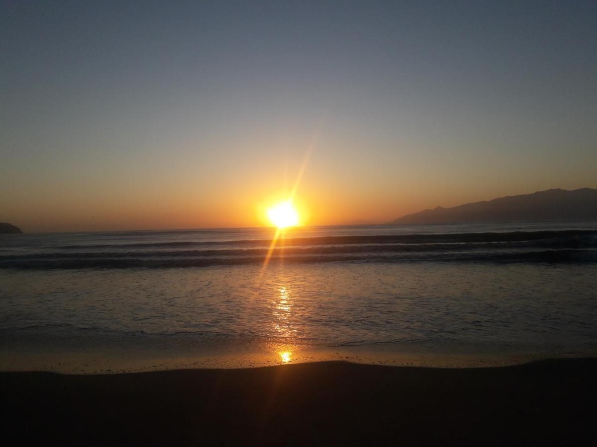 Casa Indaia Bnb - Casa Compartilhada คารากัวตาตูบา ภายนอก รูปภาพ
